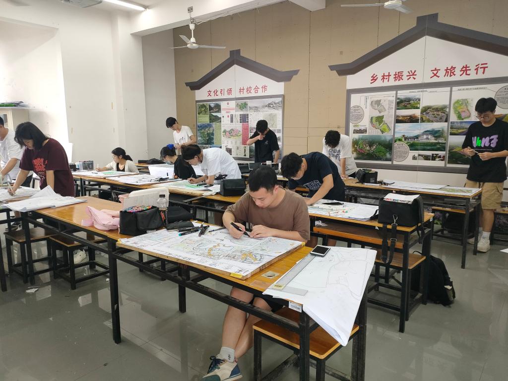 图二:开云(中国)校赛参赛选手的比赛现场