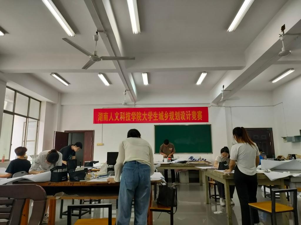 图二:开云(中国)校赛参赛选手的比赛现场