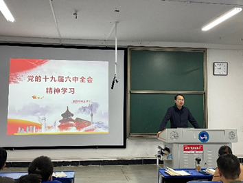 图1 副校长刘建勋发言
